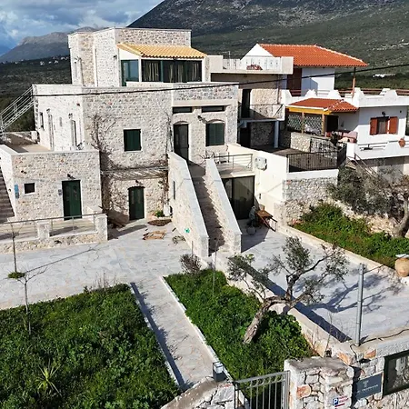 Apartment Mani Residences Trisakia *