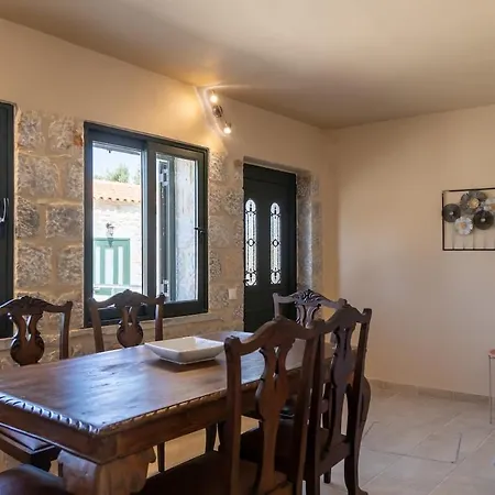 Mani Residences Trisakia