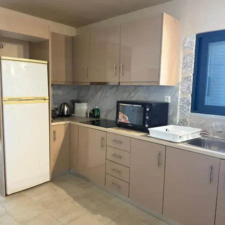 Mani Residences Trisakia Apartment *